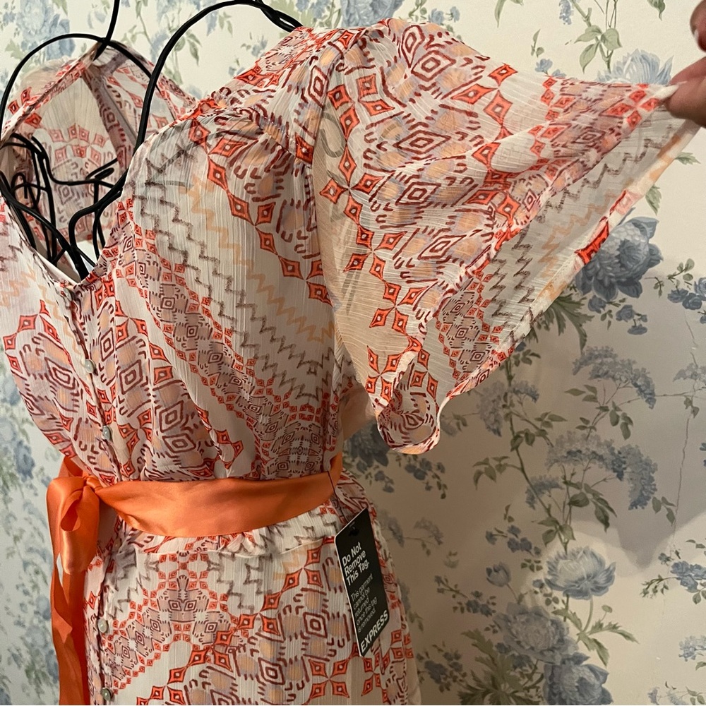 Express Beach Dress - Picture 3 of 8